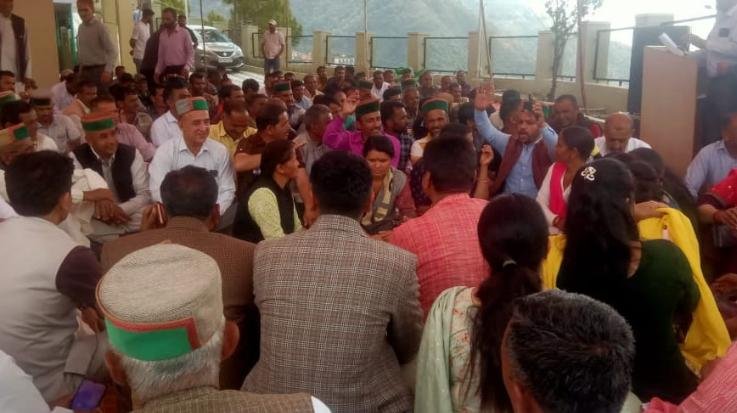 Sirmaur: Passed a resolution to expel 4 leaders from the party, including Brijraj, close to CM Sukhu