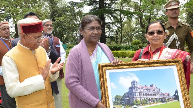  President visits Indian Institute of Advanced Study