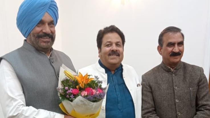 Shimla: CM welcomed State Congress in-charge Shukla in Oak Over