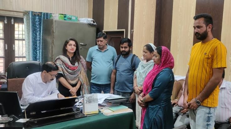 Indora: Troubled by the intervention of Pradhan's husband, representatives of Batrahan will give joint resignation           1111 111  1111 111