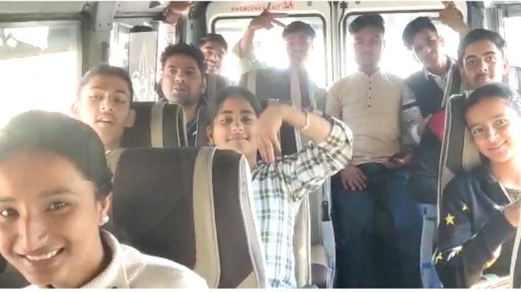 Karsog: 12 students left for IIT Delhi for educational tour on the initiative of MLA Deepraj 111