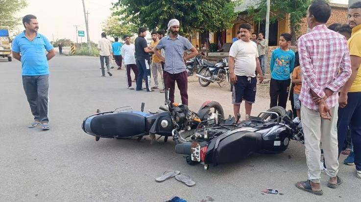 Two bikes collided face to face in Indora, one died; a wounded