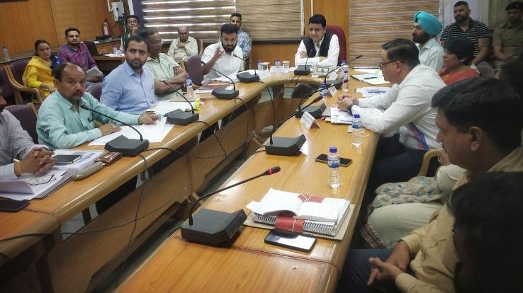 Dharamshala: DhagwDharamshala: Dhagwar Milk Plant will be made smart at a cost of 350 crores - Sudhir Sharmaar Milk Plant will be made smart with 350 crores - Sudhir Sharma