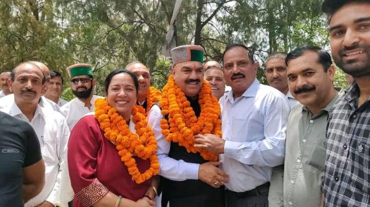 Hamirpur: The -People -of- the -country- are -getting -immense -support- for- the -public -welfare -policies- of -the -Congress: Indradutt- Lakhanpal