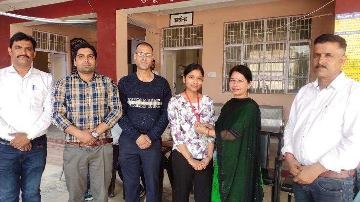  Darlaghat: Meenakshi Sharma of Ghanagughat ranked 7th in merit in commerce faculty