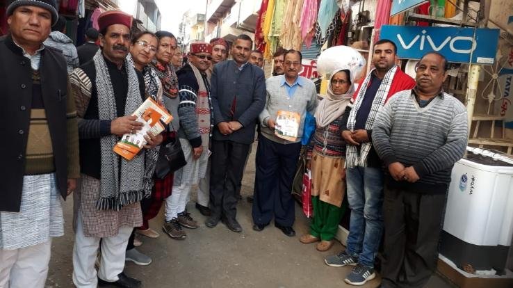 भाजपा अर्की मण्डल ने कुनिहार बाज़ार में चलाया जन सम्पर्क अभियान