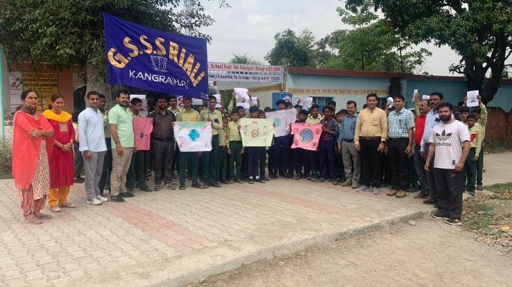  Indora: Riyali's students took out a rally and explained the ill effects of tobacco