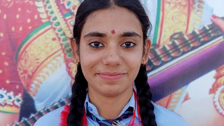  Indora: Deepali got 9th position in merit in class 10th 111