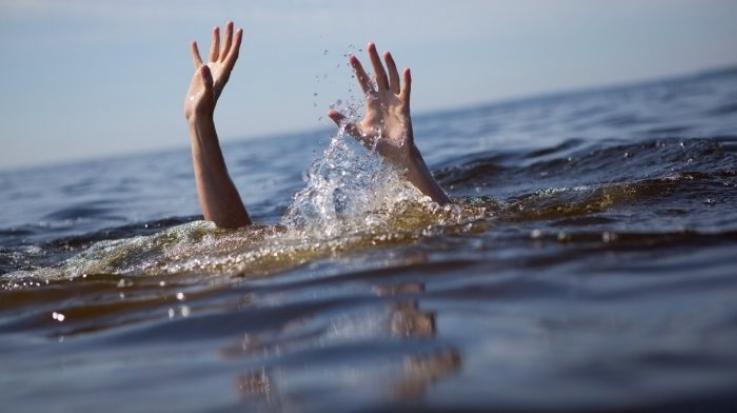 A Punjabi youth drowned while taking a bath in Beas in Kohla, Nadaun, two narrowly escaped