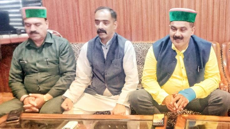 Una: Government making a separate policy for Zilla Parishad workers: Anirudh Singh 111