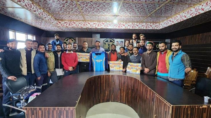 Shimla: Youth Club Ratnadi will organize Mahakumbh of cricket in Ratnadi, poster launch