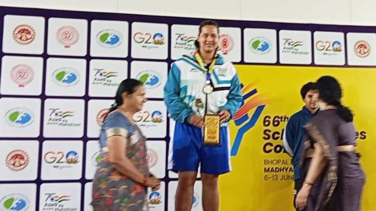 Jwalamukhi: Himachal's daughter Vanshika Goswami won silver in National School Games