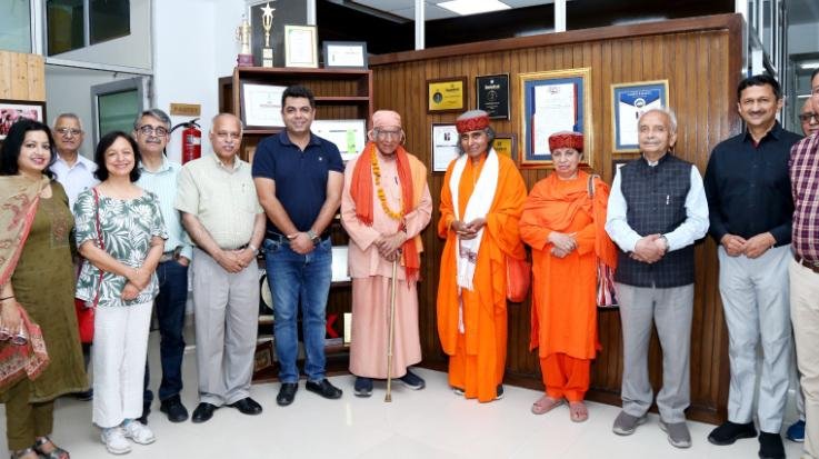 Swami Krishnanand Giri inaugurated V Shanta Gallery at Shoolini University