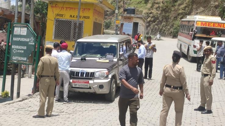 Sirmour: Traffic Magistrate cut challans of 45 vehicles in Sangrah