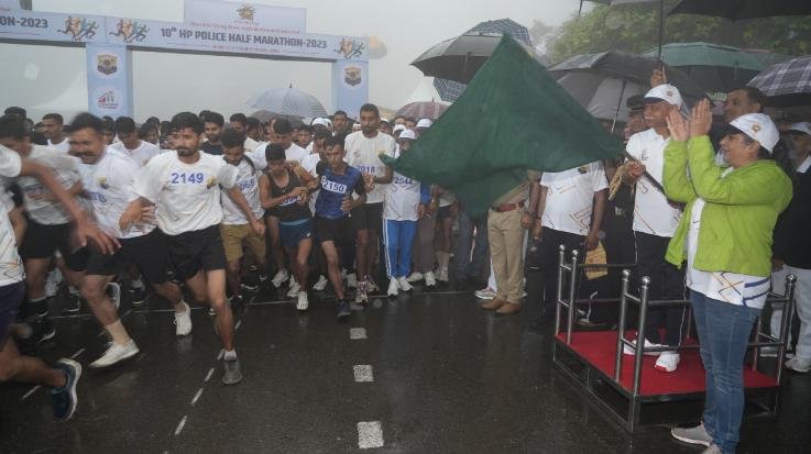  Shimla: The Governor flagged off the 10th State Police Half Marathon 123