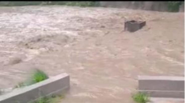 Hamirpur: Beas project pipeline broken due to flood in Maan Khad, water supply stopped in 150 villages