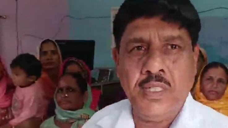  Dehra: Memorandum submitted to Naib Tehsildar in protest against opening of liquor contract in Bilaspur