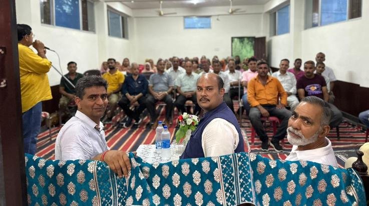 Jaisinghpur: MLA Goma heard the problems in 'Aapka Vidhayak Aapke Dwar' program