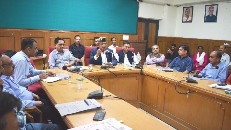 Solan: Timely completion of development works is essential: Dr. Shandil