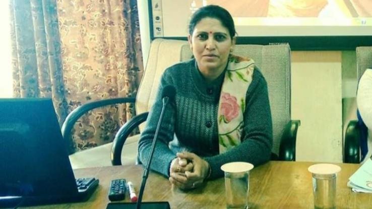 मुख्यमंत्री को खिचड़ी और आरती में रखा उलझाए, जनहित मुद्दों के बारे में नहीं की गई चर्चा: निर्मला चौहान