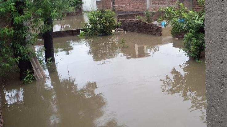 Indora: Normal life disrupted due to heavy rains, water entered people's homes