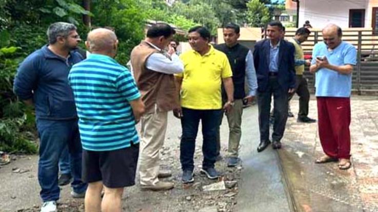 Mandi: Minister Negi visited flood affected areas