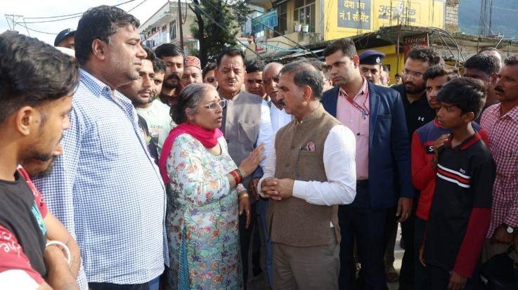 Chief Minister visited flood affected areas in three districts