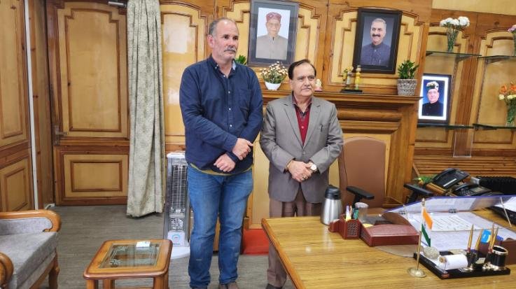 Research Philosopher of University of London Dr. Richard met Vis President Kuldeep Pathania