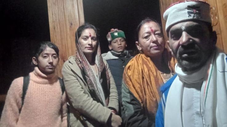 Sirmaur: Chudeshwar Seva Samiti evacuated more than 200 devotees safely from Churdhar