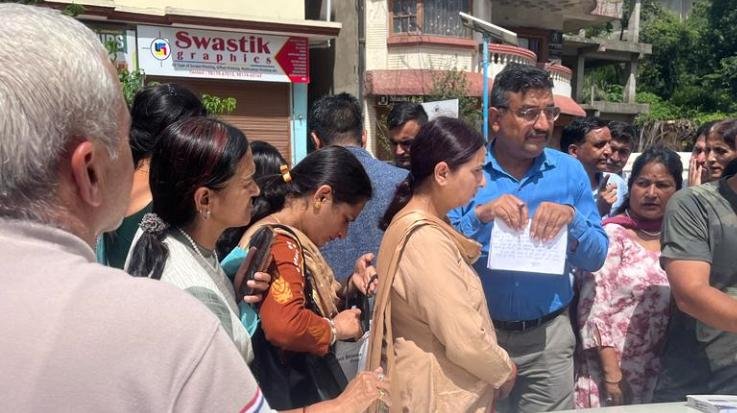 Solan: Relief amount of 20 lakhs provided to the affected in Shamti 111