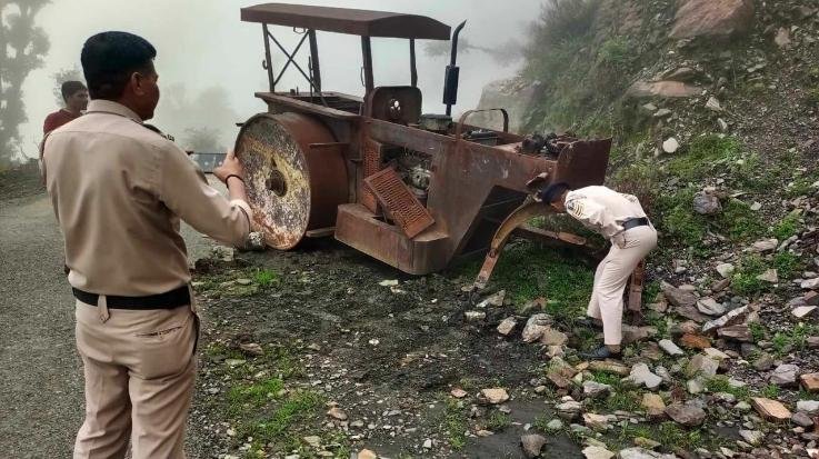 Nohradhar: 'Bahubali thief' reaches Mahabali Khali's house, steals one ton tire of 'Road Roller'