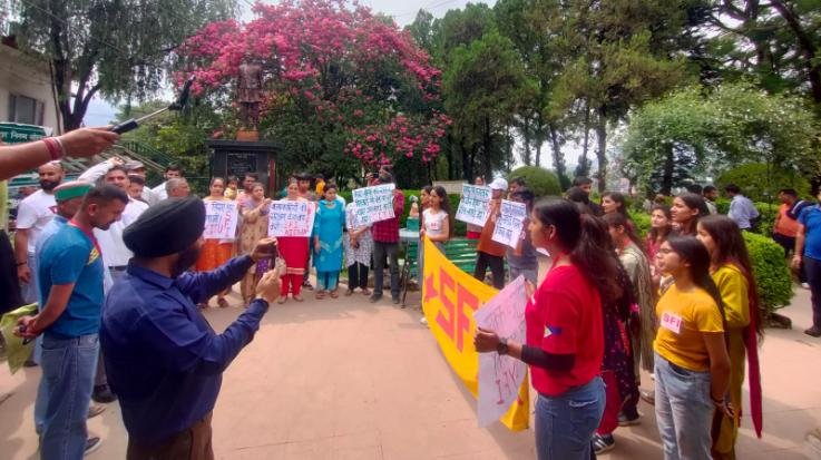 Various organizations protest at Children's Park in Solan regarding Manipur violence 123