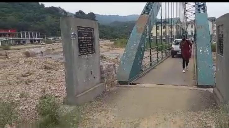 Fine will be imposed if the vehicle passes through the bridge built on Sita Ram Khad in Jaisinghpur