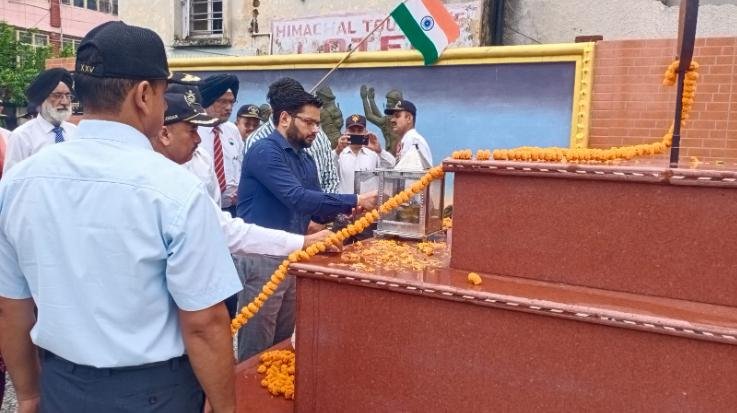Tributes paid to martyrs at Paonta Sahib Martyr's Memorial on Kargil Victory Day