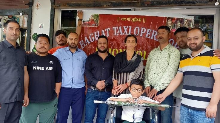 Solan: Baghat Taxi Union presented wheel chair to disabled student