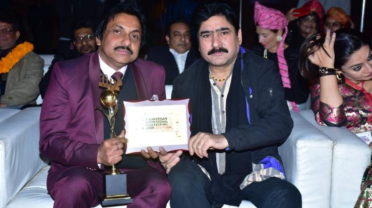 दिनेश शर्मा द्वारा निर्देशित फ़िल्म 