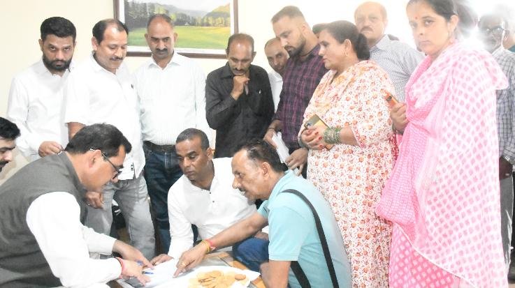 Government's priority to solve people's problems: Awasthi 111