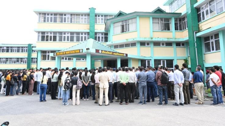  Employees of Nauni University paid tribute to Registrar Sandeep Negi
