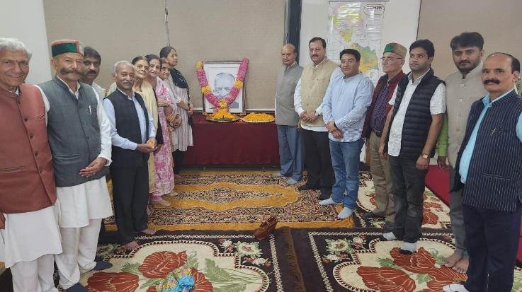  Shimla: Congress paid tribute to the first Chief Minister of the state Dr. YS Parmar
