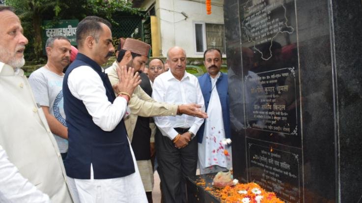 Anirudh Singh himself in Solan. Tributes paid to Dr. Parmar