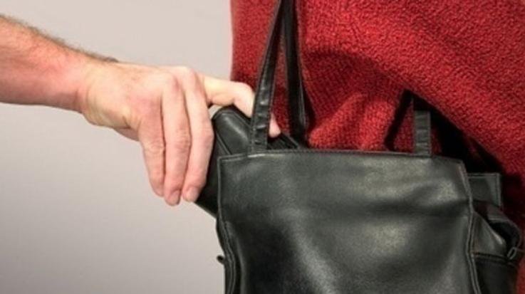Gagret: 20 thousand blown from the purse of a woman buying goods at the shop