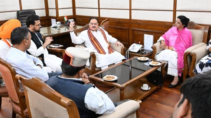 18 Zilla Parishad members of Hamirpur parliamentary constituency met JP Nadda 123