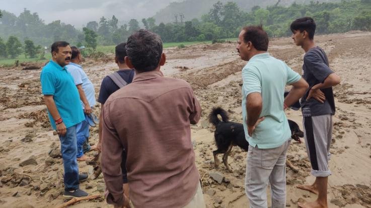 Nahan: Five people buried under debris due to cloudburst in Paonta Sahib's Sirmauri Tal, bodies of two removed