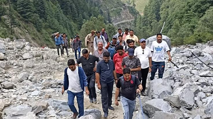 Bharmour: DC took stock of the arrangements for Shri Manimahesh Yatra after reaching Dal Lake