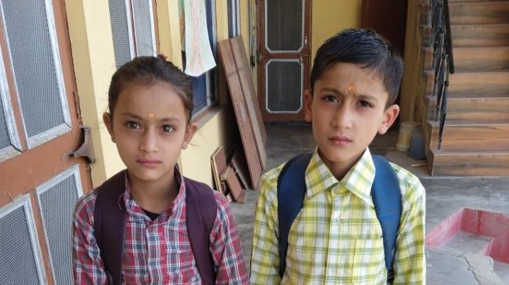  Sangrah: Twin brother and sister showed honesty by returning purse full of money