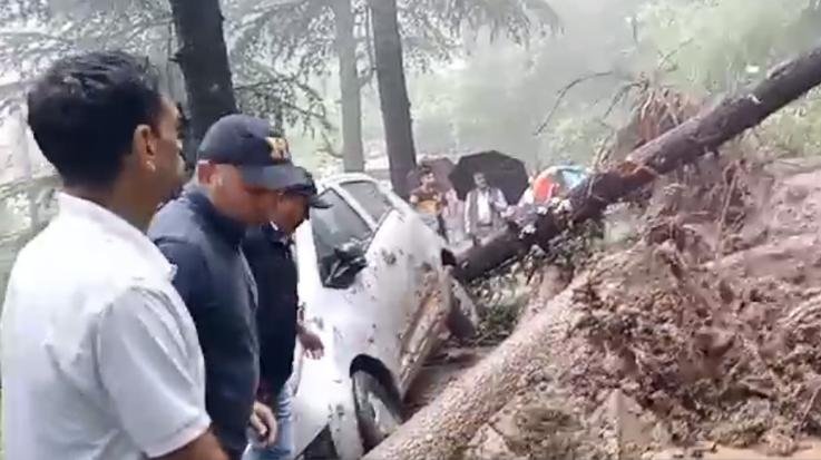  Landslide in Shimla's Dudhli, three vehicles buried under debris