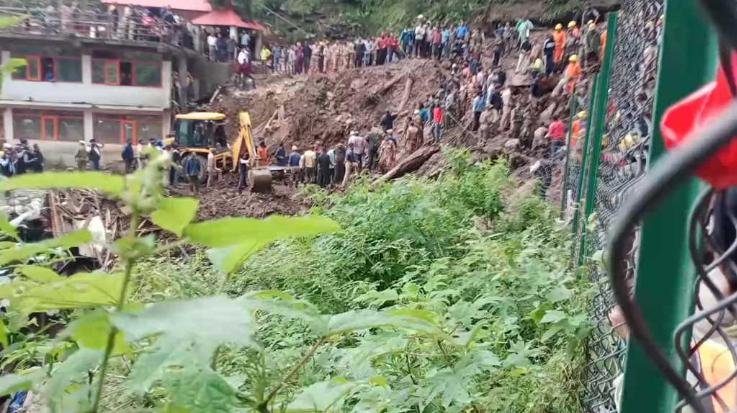 Cloud burst at five places in the state today, 51 killed; 30 people buried under the debris