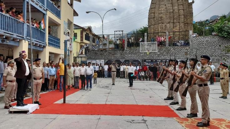 SDM Kulbir hoisted the flag at Bharmour Boy's School Bharmour 111