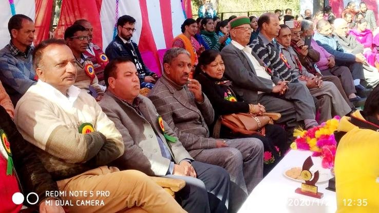 राजकीय प्रारंभिक व माध्यमिक पाठशाला स्यावां में वार्षिक पारितोषिक वितरण समारोह की धूम