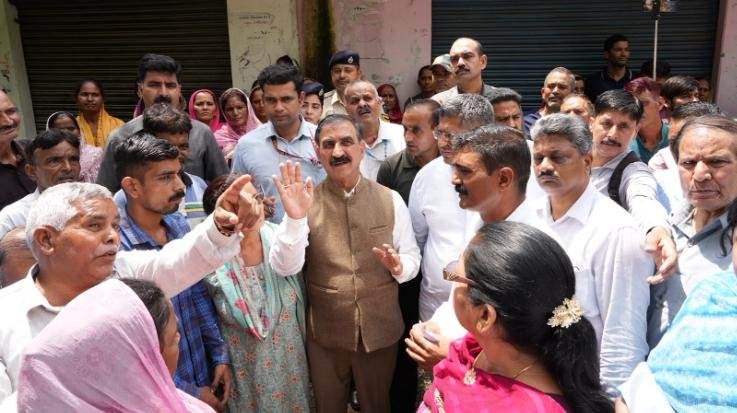  Chief Minister visits areas affected by heavy rains in Sarkaghat area of ​​Mandi district